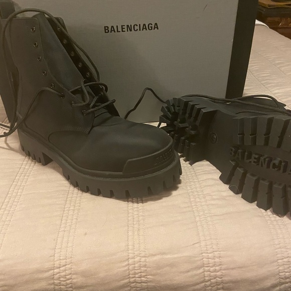 Authentic Balenciaga Boots NWT - Picture 5 of 6